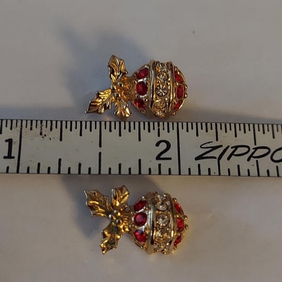 Avon Vintage Christmas Earrings - Picture 8 of 10